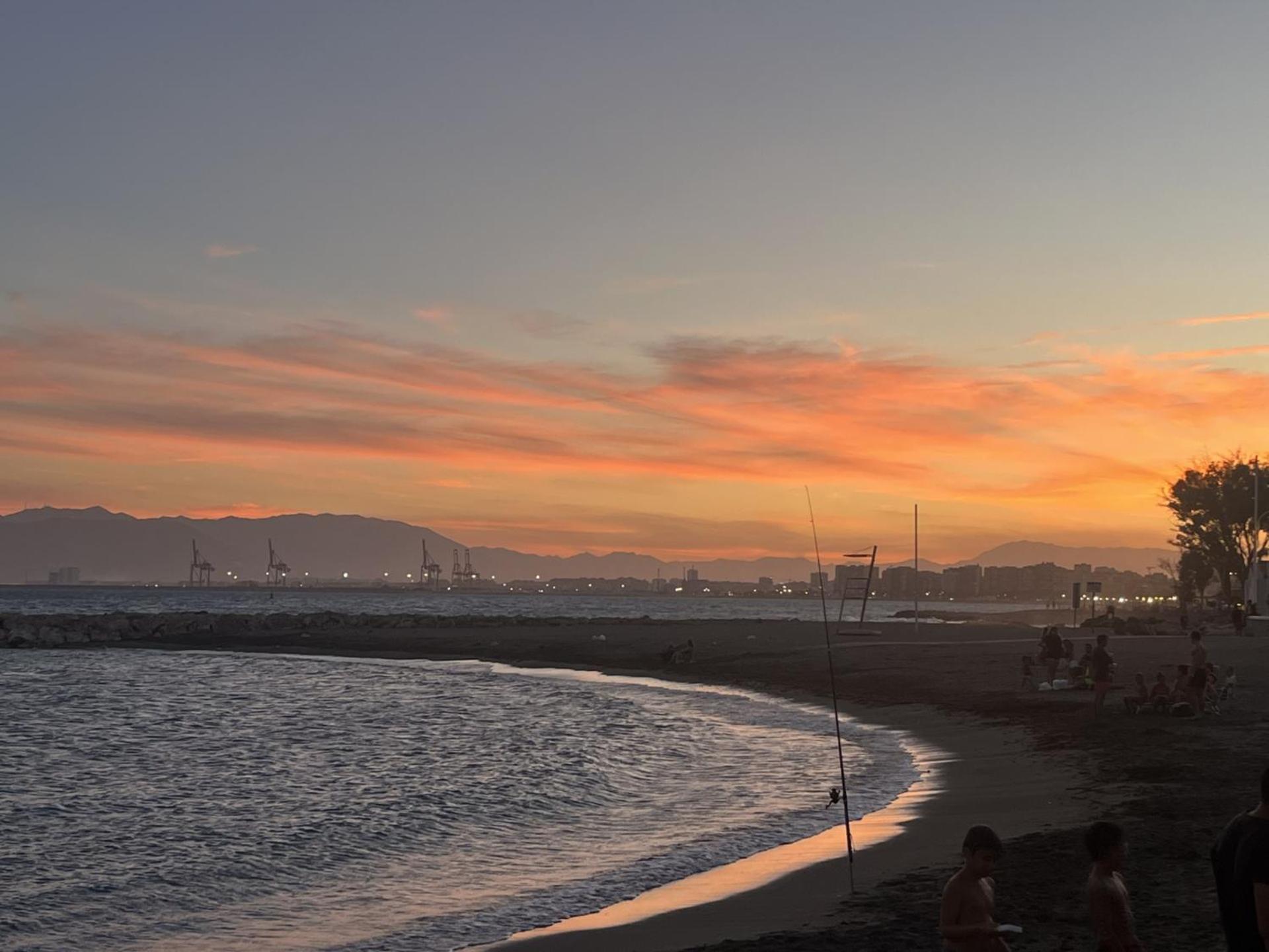 La Casa De La Playa Lägenhet Málaga Exteriör bild