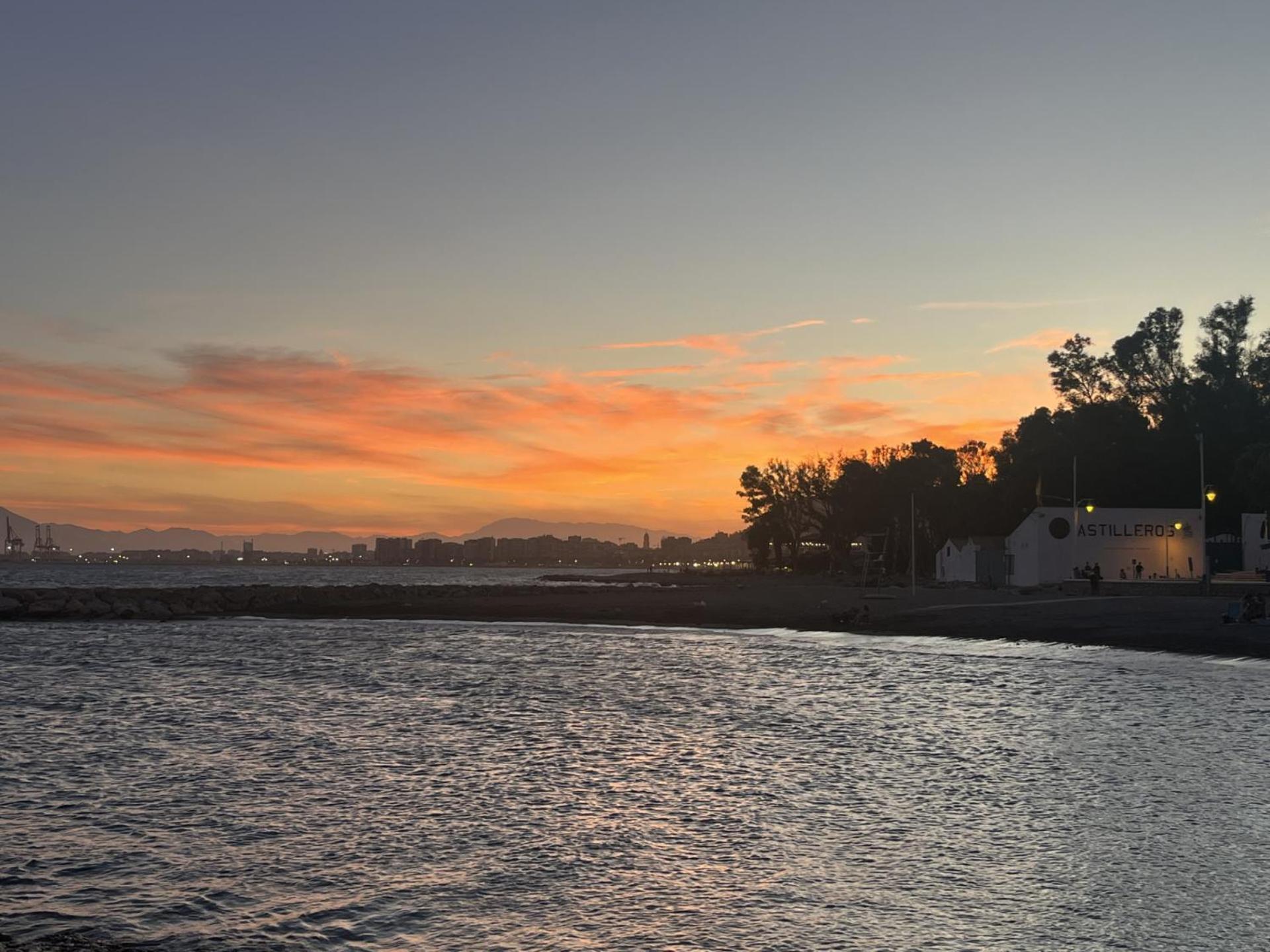 La Casa De La Playa Lägenhet Málaga Exteriör bild
